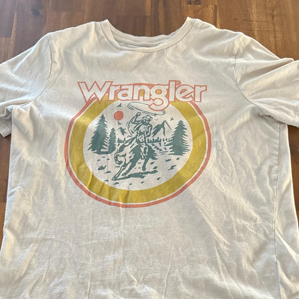 Wrangler Cream Graphic Tee with Western Design